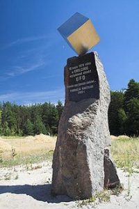 Pomnik w Emilcinie, UFO w Polsce