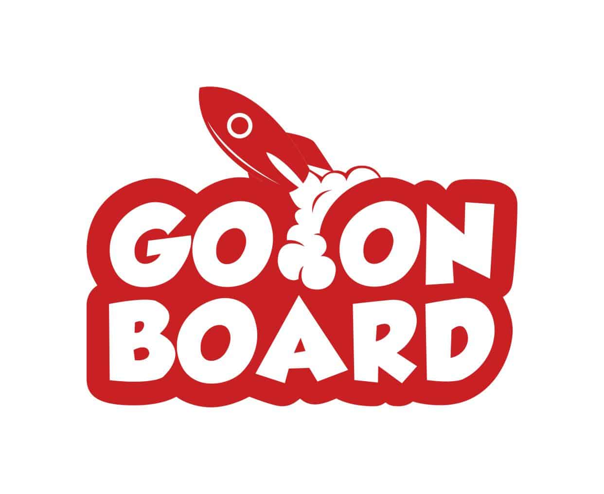 Czerwone logo z białym napisem "GO ON BOARD" i rysunkiem rakiety.