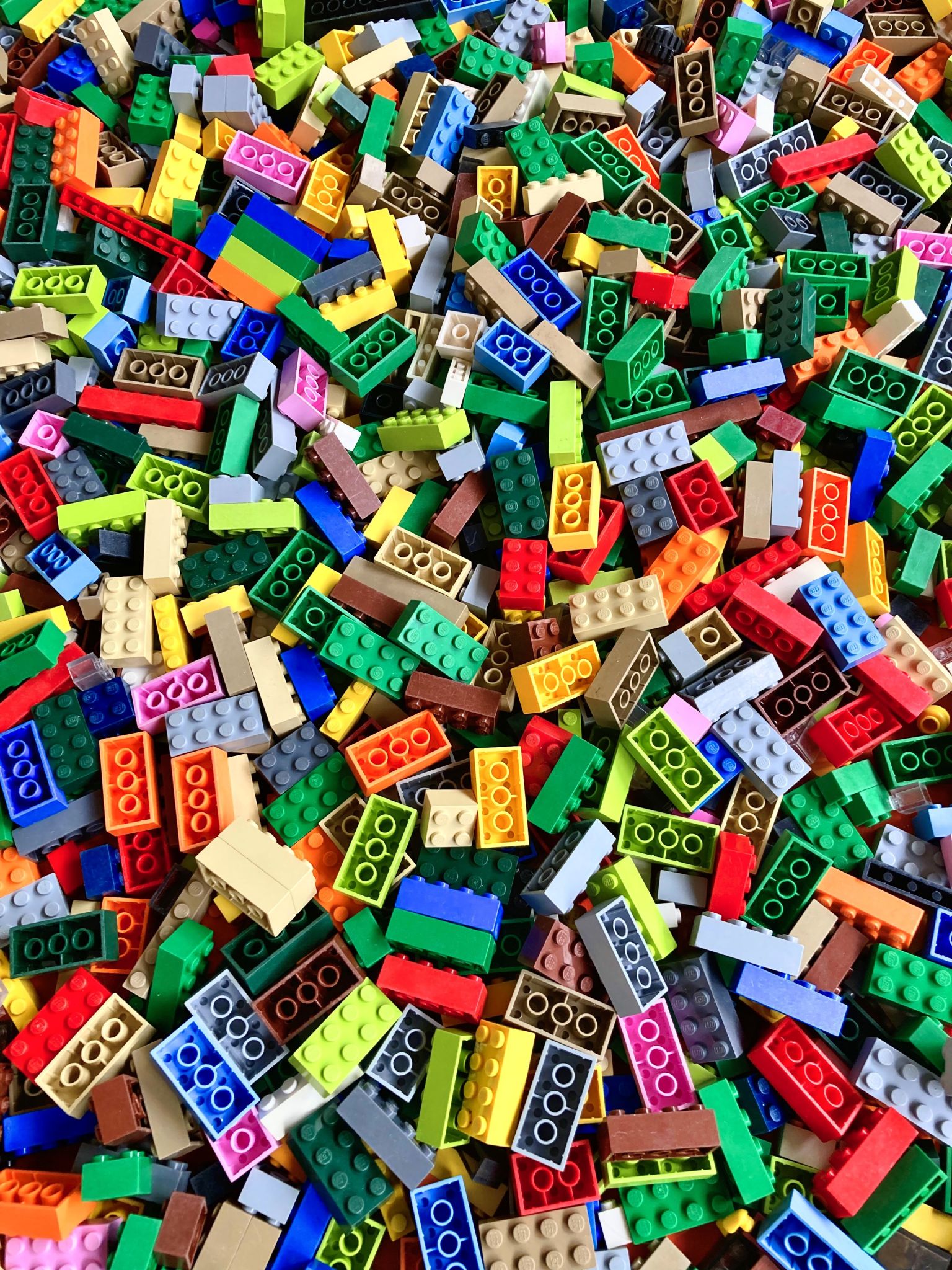 Trzy światy, miliony klocków i jedna pasja. Poznaj gigantów polskiej sceny LEGO.